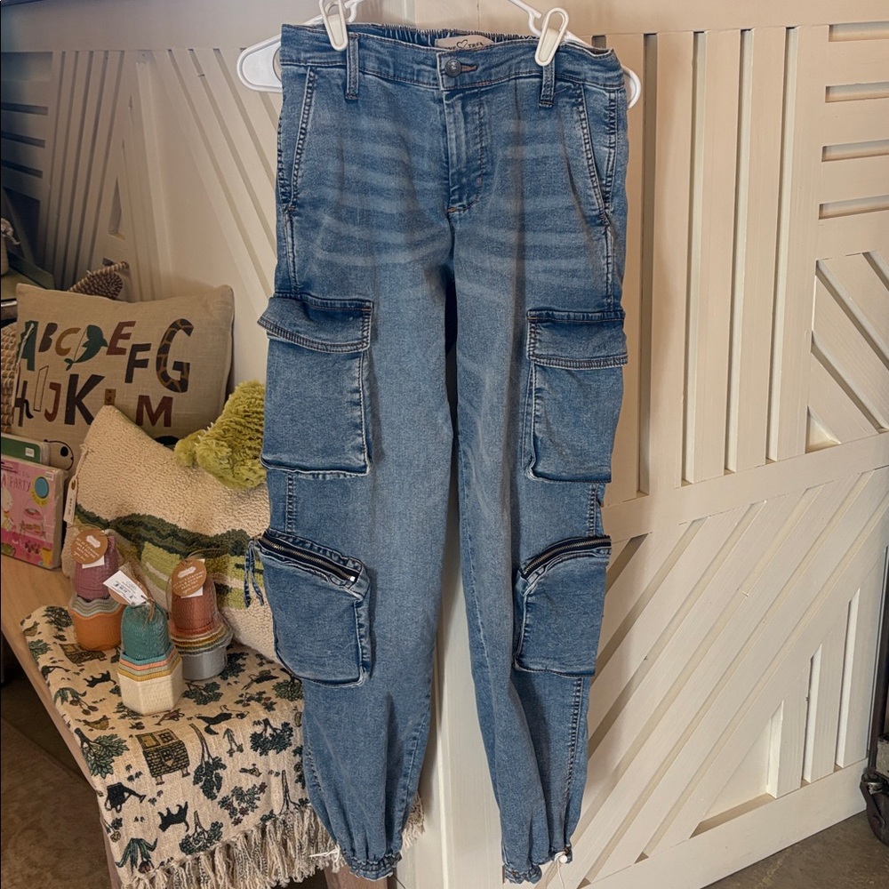 Junior’s  (Size 5) Love Trends Cargo Jogger Jeans
